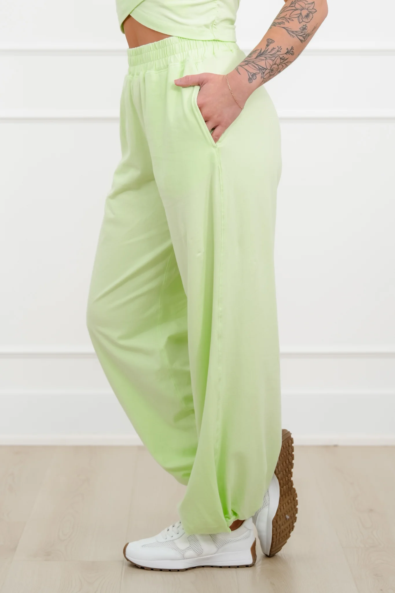 Solid Color Short Sleeve Top and Pants Set - Image 5