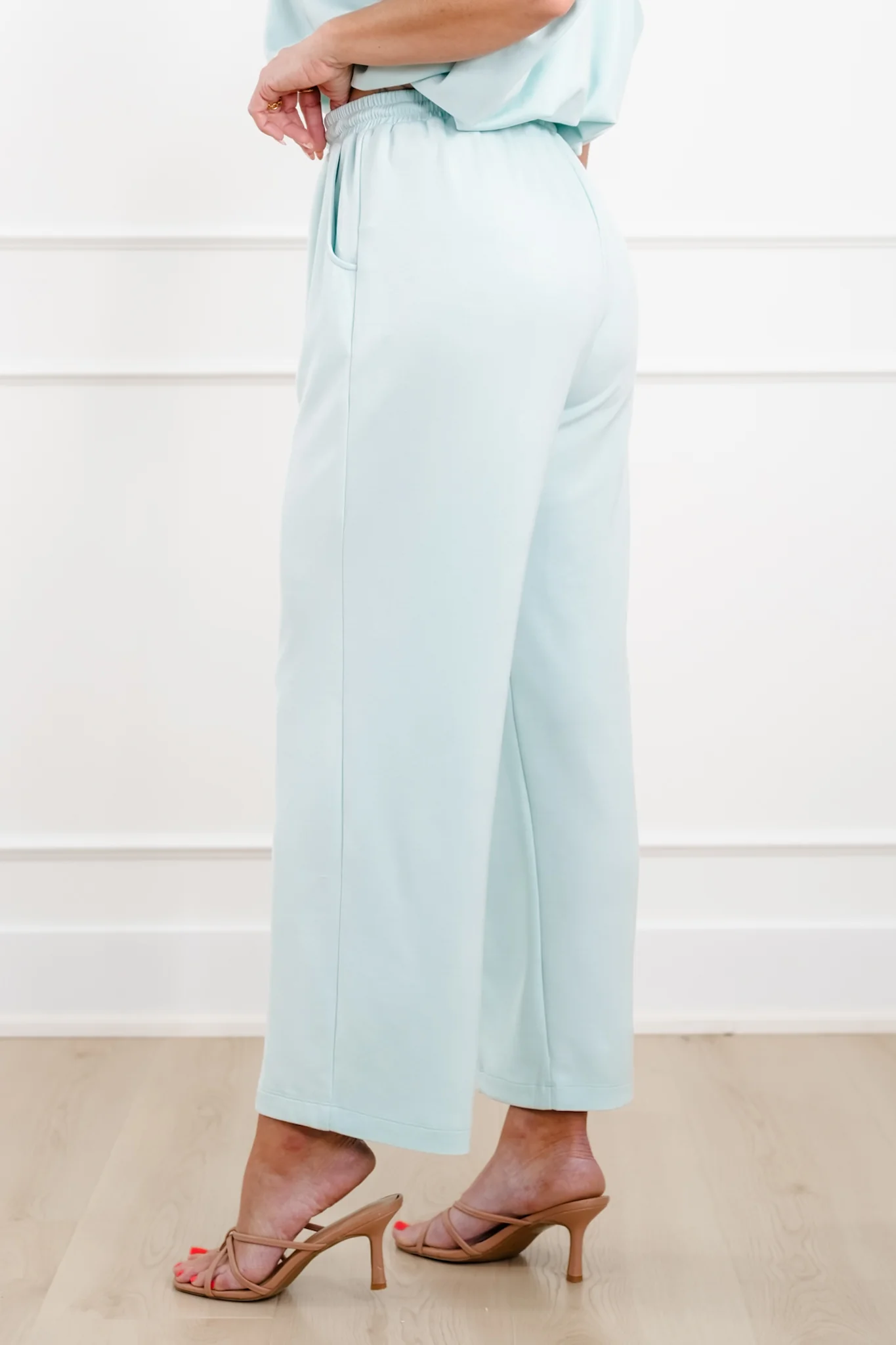 Solid Elastic Waist Pants with Side Pockets - Image 4