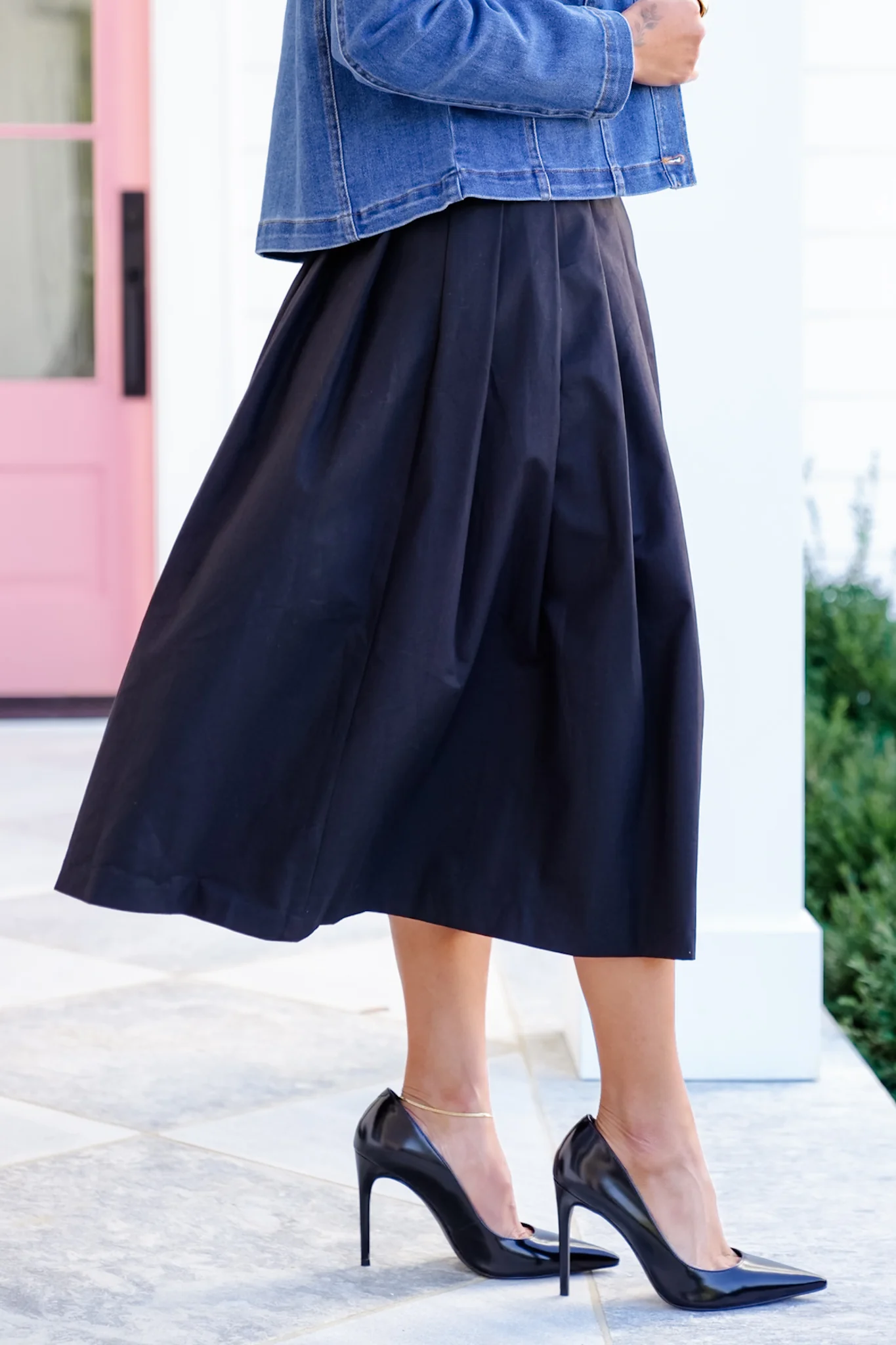 Solid Pleated Midi Skirt With Belt - Image 5