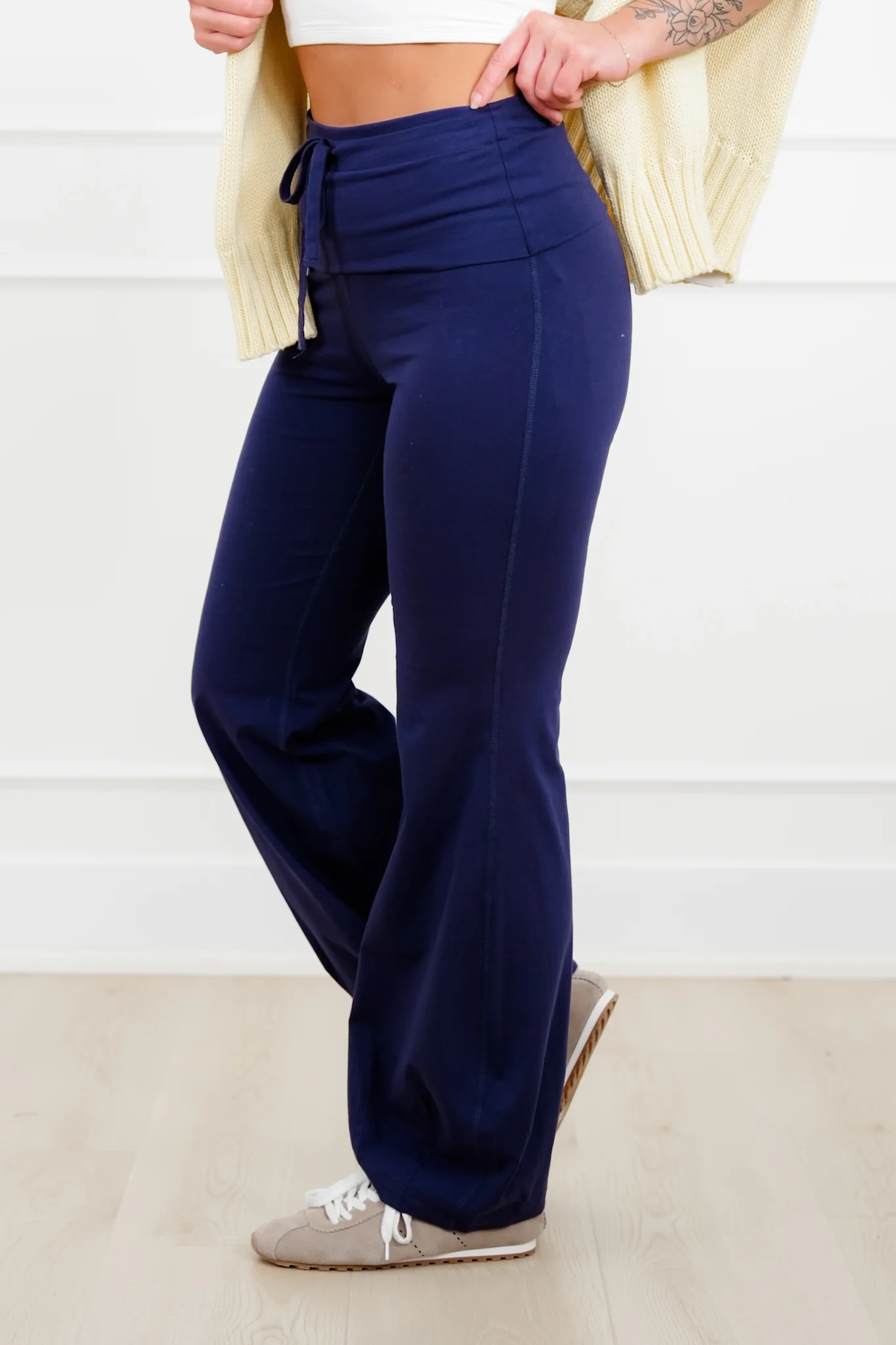 Solid Wide Waist Flared Yoga Pants - Image 8