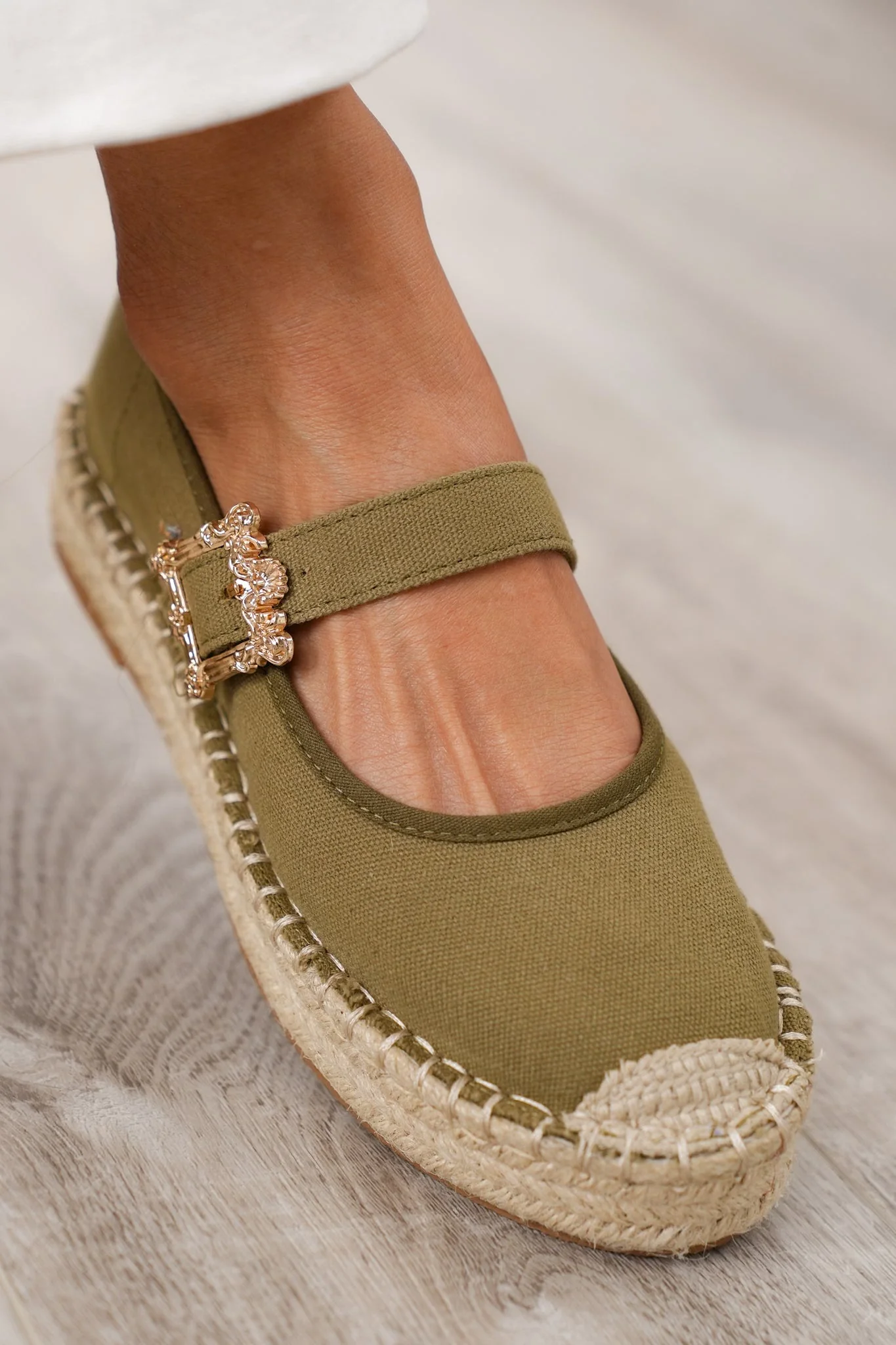 Stylish Platform Espadrille Flats with Gold Buckle Accent - Image 10