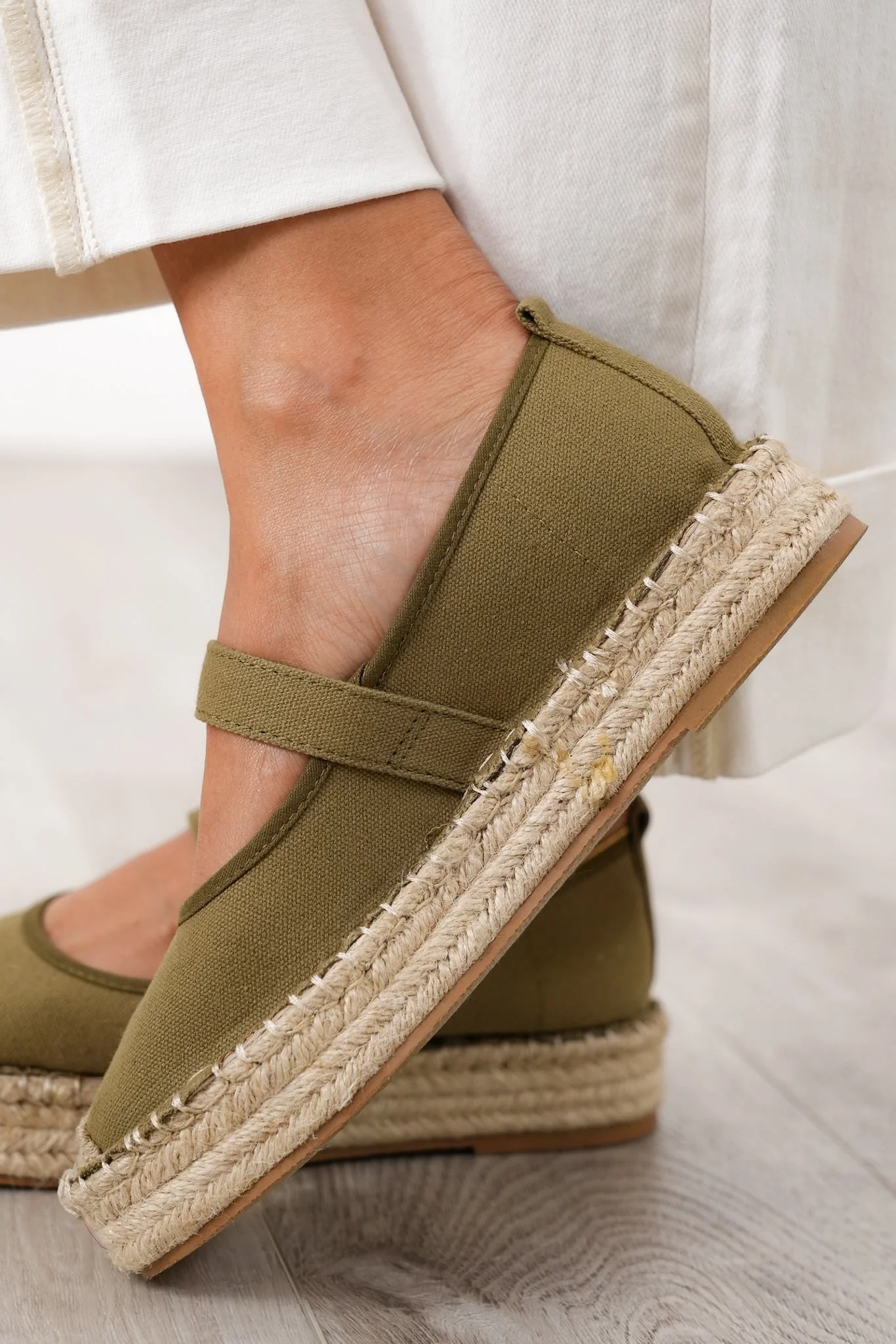 Stylish Platform Espadrille Flats with Gold Buckle Accent - Image 14
