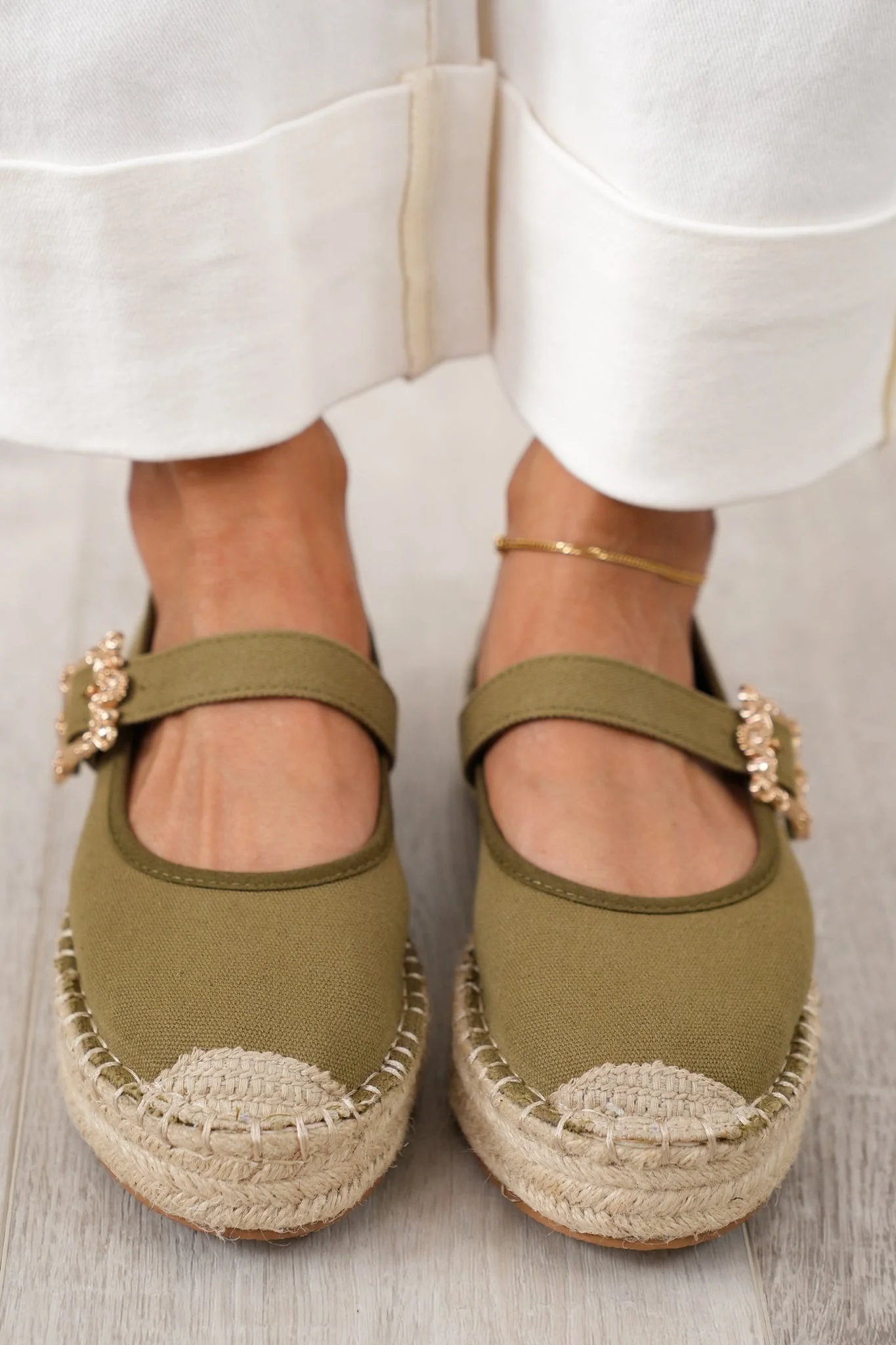 Stylish Platform Espadrille Flats with Gold Buckle Accent - Image 15