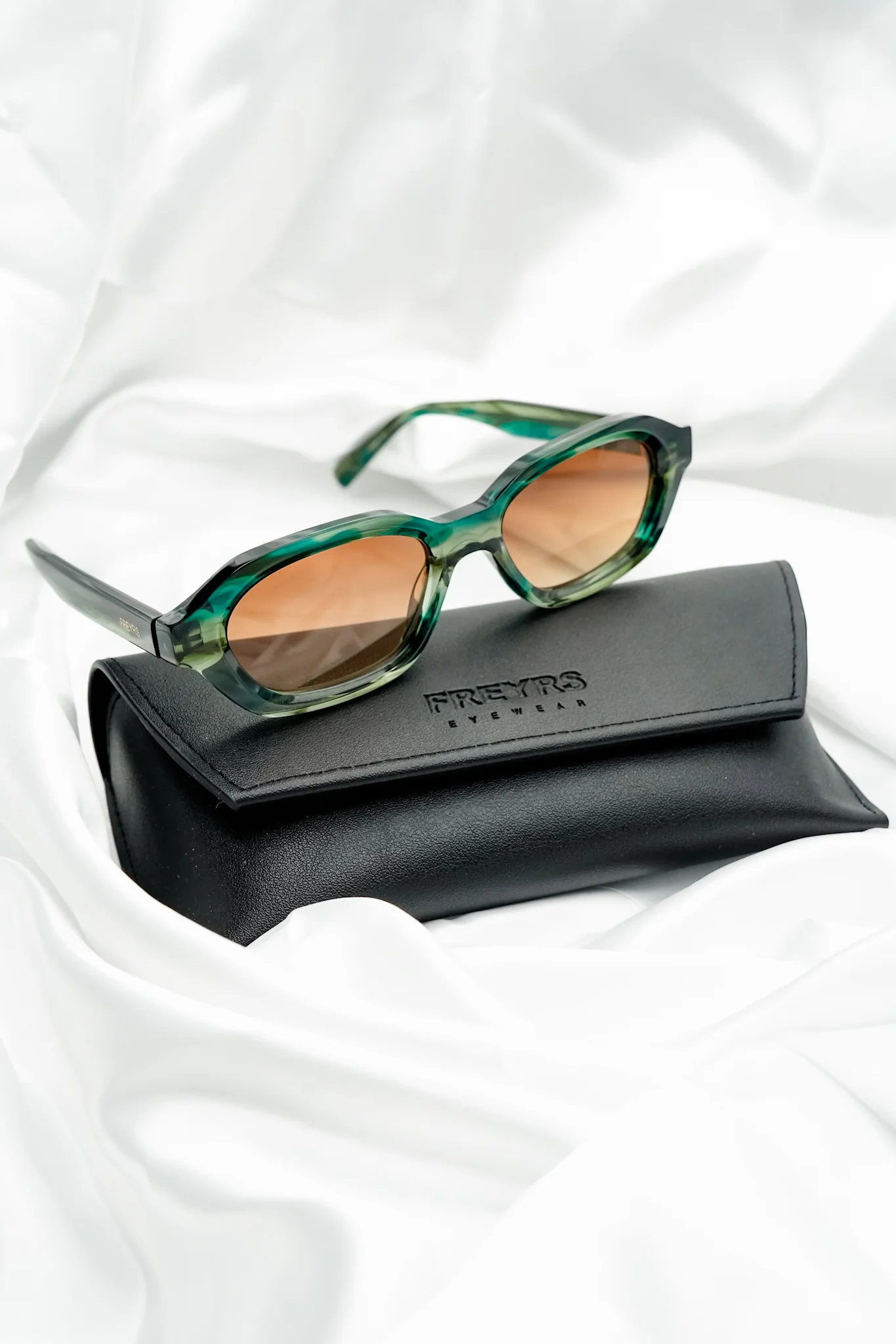 Freyrs Tokyo Acetate Unisex Rectangular Sunglasses - Image 3